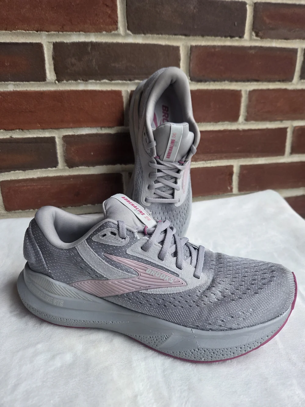 Brooks Adrenaline GTS 24 Gray Pink Running Shoes Women's Size 9 B Stability